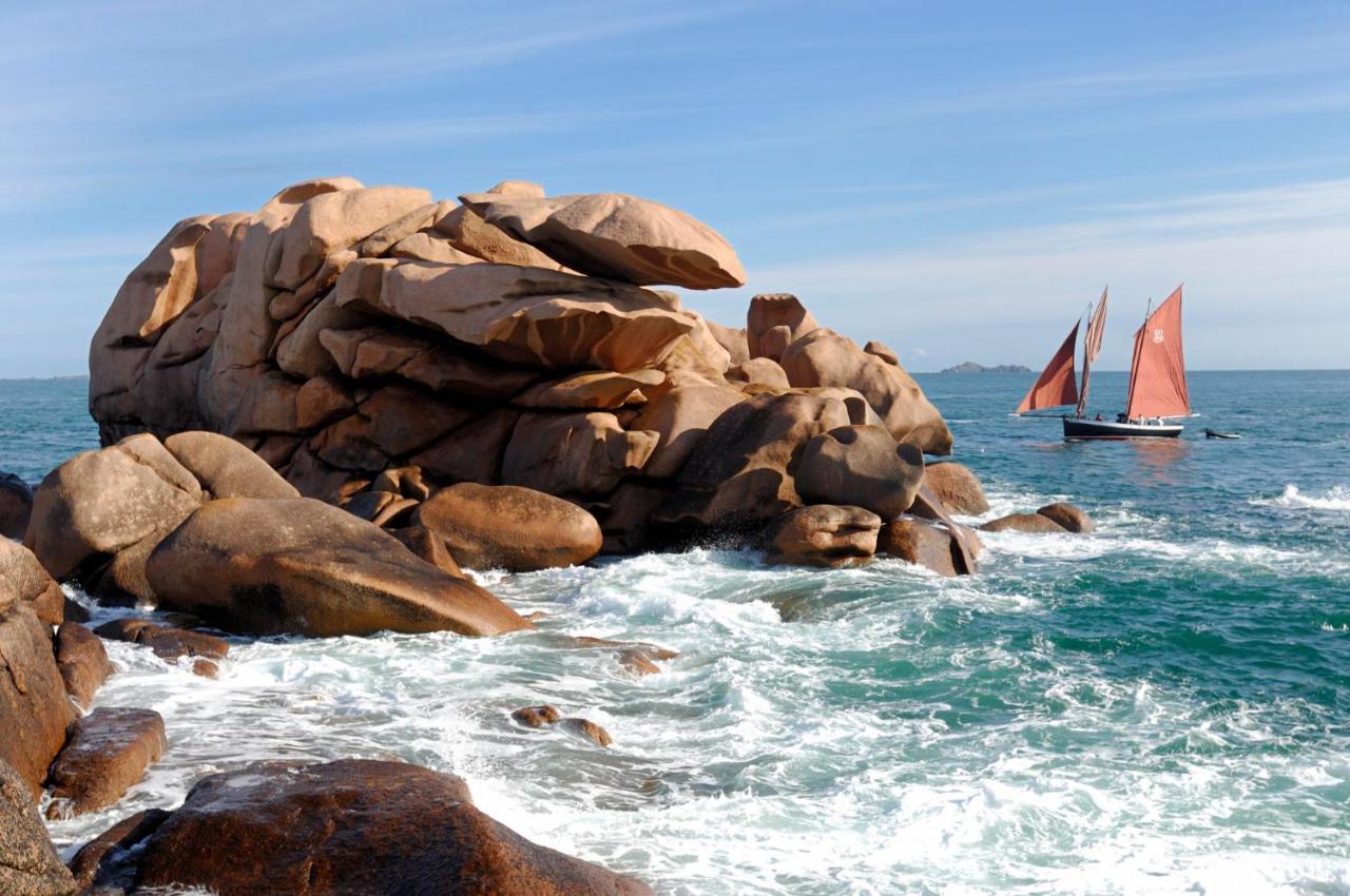 Vue Mer Cote De Granit Rose En Bretagne Требёрдан Экстерьер фото